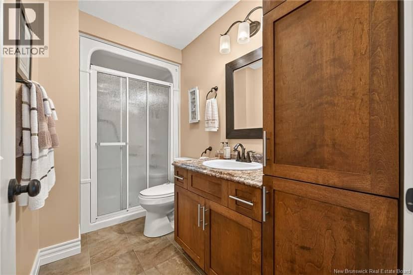51 Thornhill Crescent — photo 32 of 40