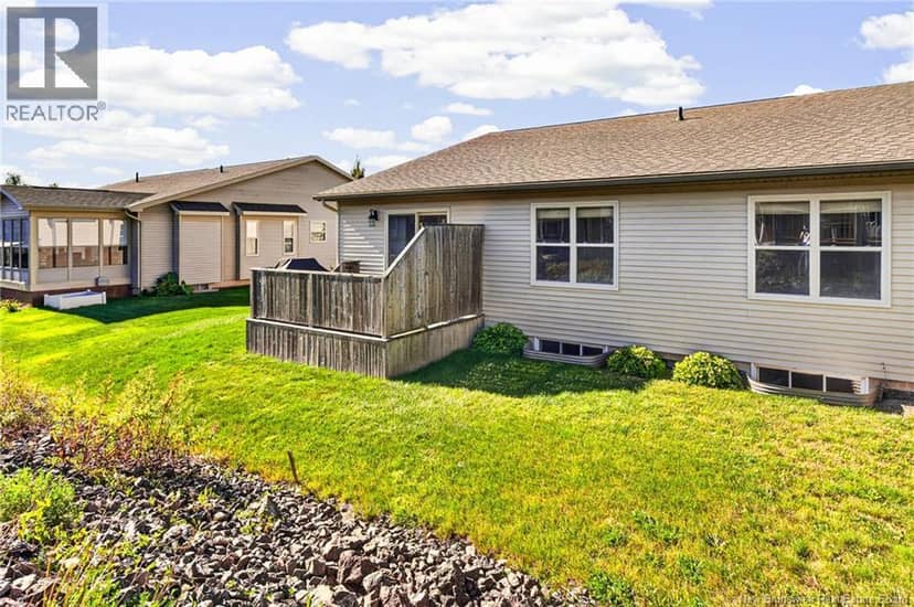 51 Thornhill Crescent — photo 38 of 40
