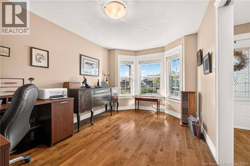 51 Thornhill Crescent — photo 35 of 40