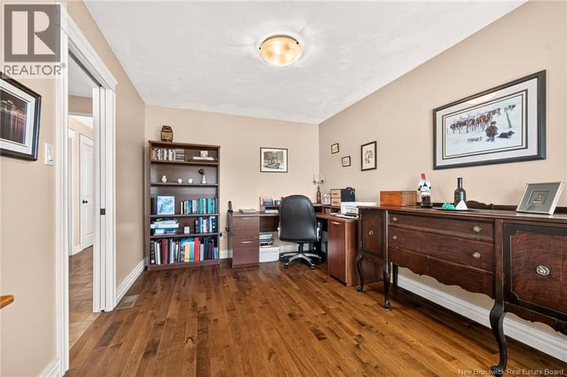 51 Thornhill Crescent — photo 36 of 40