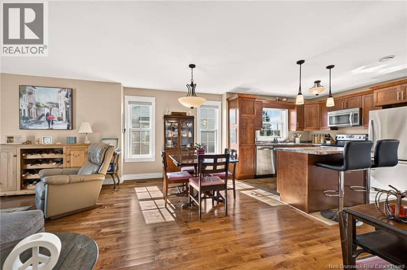 51 Thornhill Crescent — photo 13 of 40
