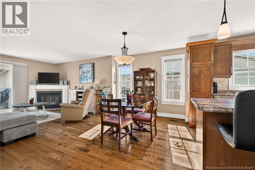 51 Thornhill Crescent — photo 15 of 40
