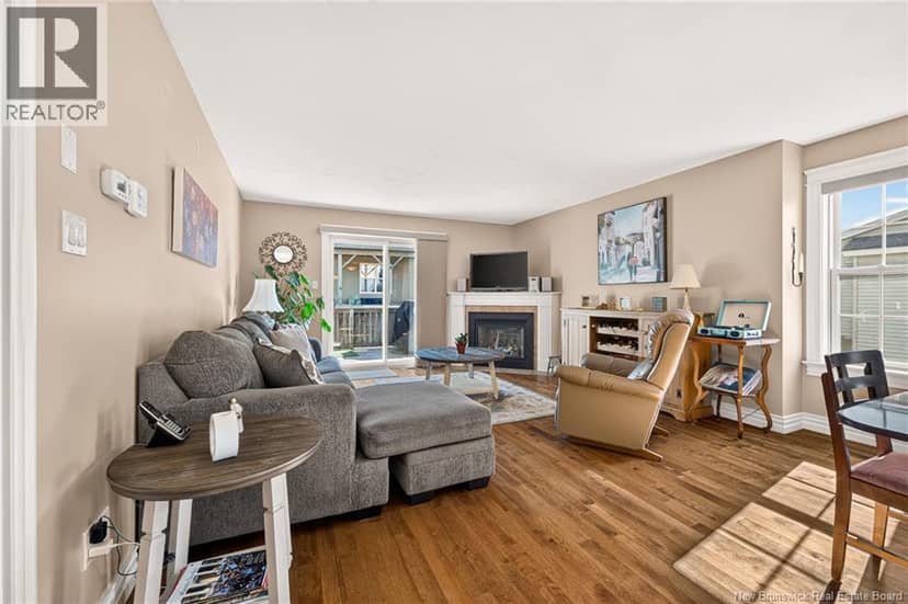 51 Thornhill Crescent — photo 16 of 40