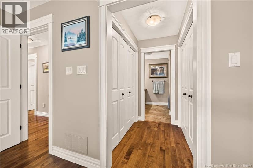 51 Thornhill Crescent — photo 24 of 40