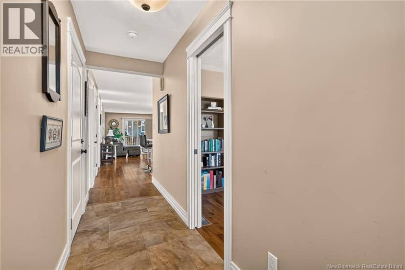 51 Thornhill Crescent — photo 5 of 40