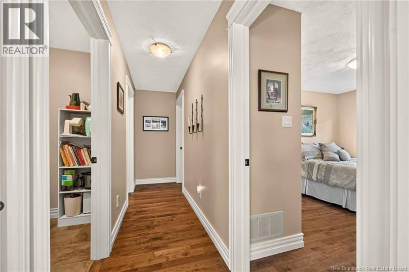 51 Thornhill Crescent — photo 21 of 40