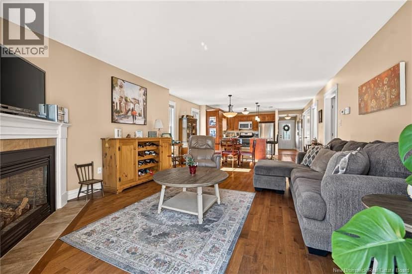 51 Thornhill Crescent — photo 19 of 40