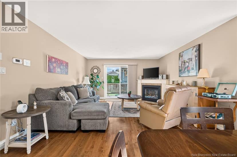 51 Thornhill Crescent — photo 17 of 40