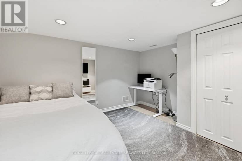 32 Anderson Street — photo 34 of 40