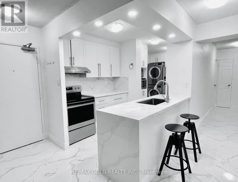 1611 - 390 Dixon Road, Toronto, photo 2