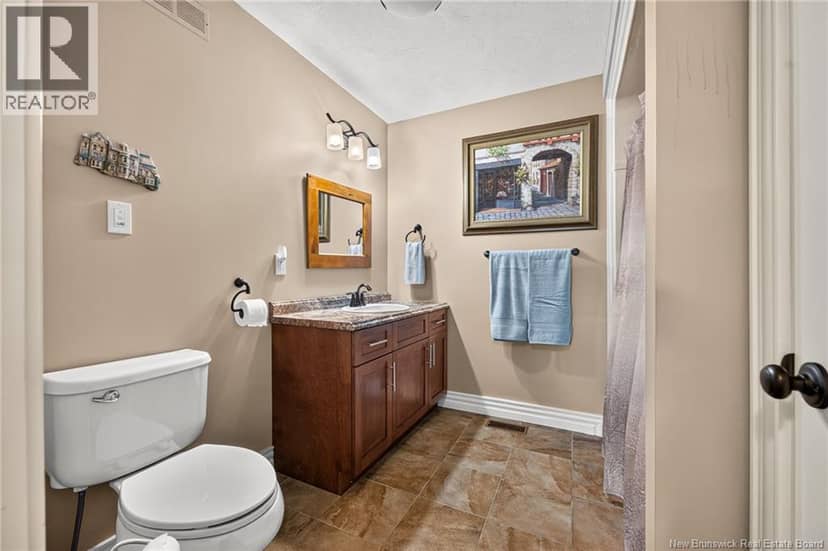 51 Thornhill Crescent — photo 26 of 40