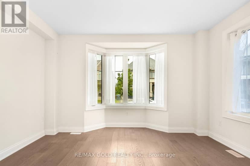 15 Farringdon Crescent — photo 7 of 40