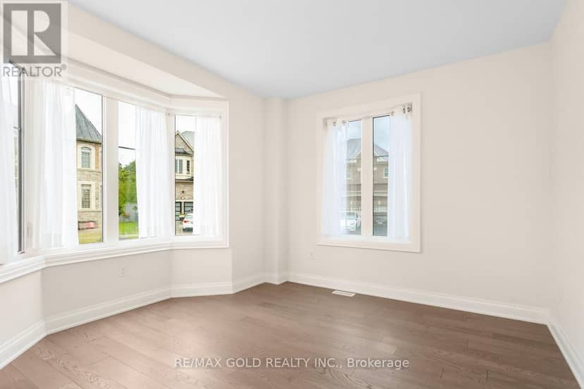 15 Farringdon Crescent — photo 8 of 40