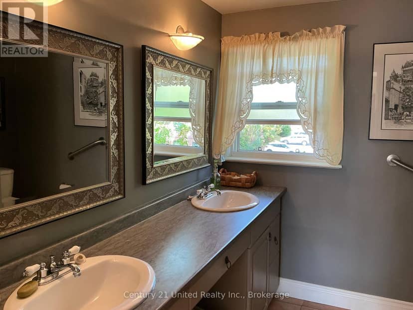 6 Middleton Drive — photo 19 of 35