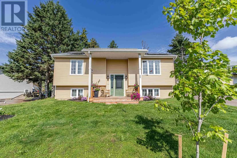 200 WESTRIDGE Crescent — photo 3 of 34