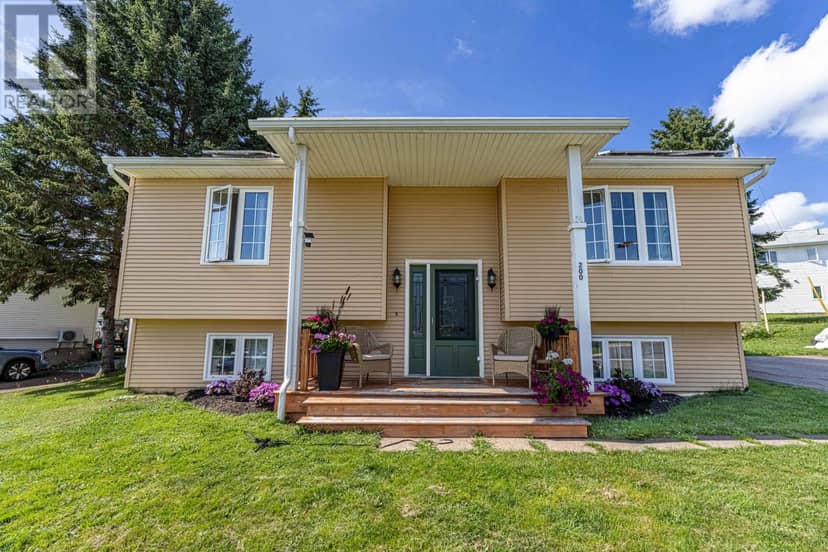 200 WESTRIDGE Crescent — photo 4 of 34