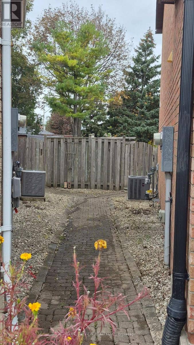 147 Dunbar Crescent — photo 32 of 40