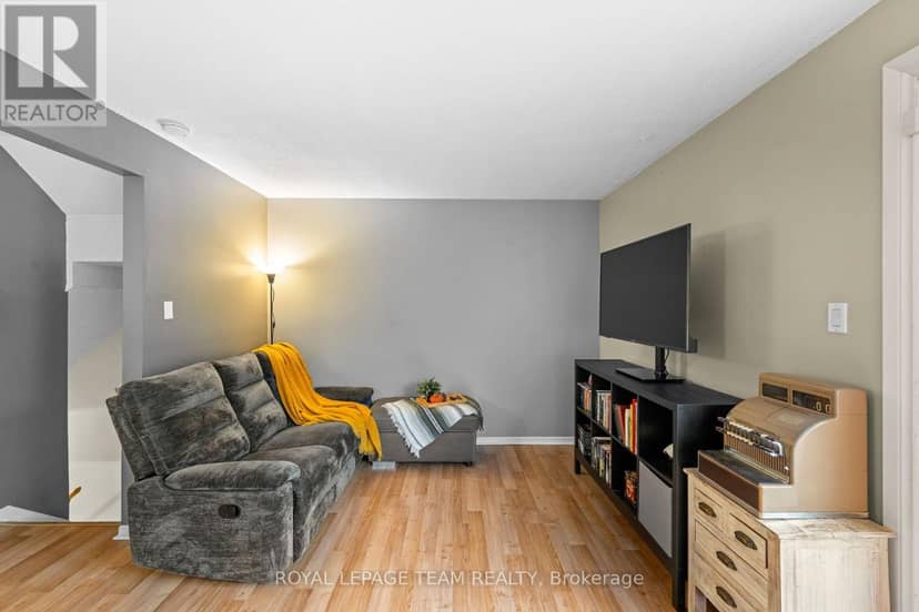 128 McClintock Way — photo 14 of 33