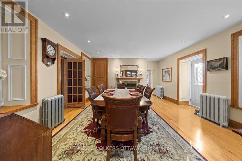 528 St Lawrence Street — photo 13 of 40