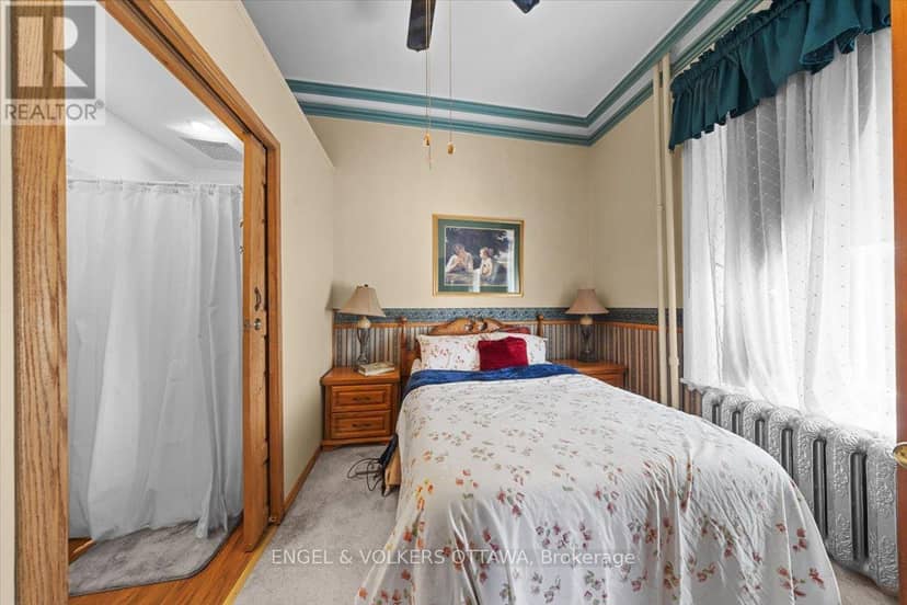 528 St Lawrence Street — photo 25 of 40