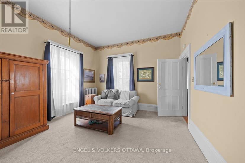 528 St Lawrence Street — photo 31 of 40