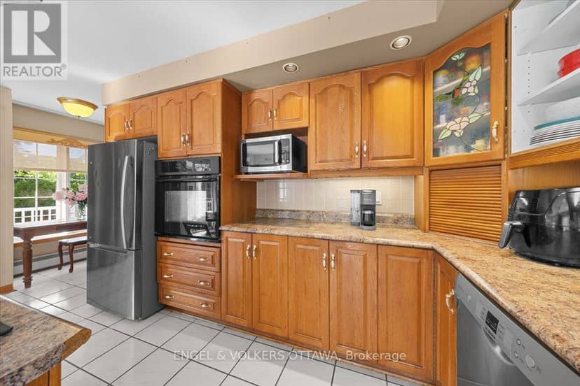 528 St Lawrence Street, North Dundas, photo 7