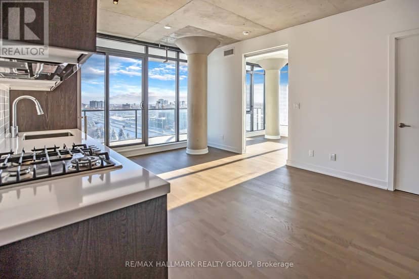 902 - 203 Catherine Street — photo 3 of 40