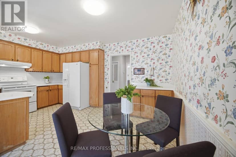 90 Peckham Avenue — photo 12 of 40