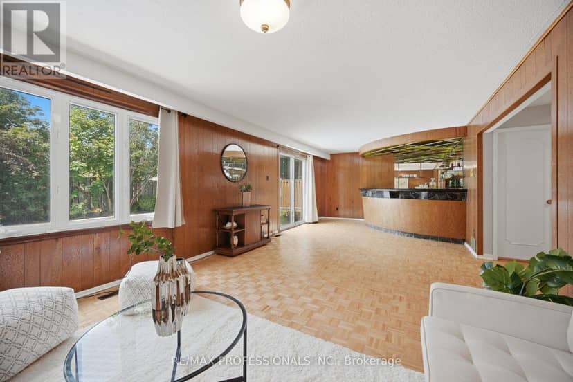 90 Peckham Avenue — photo 18 of 40