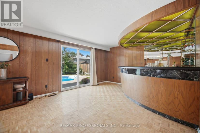 90 Peckham Avenue — photo 19 of 40