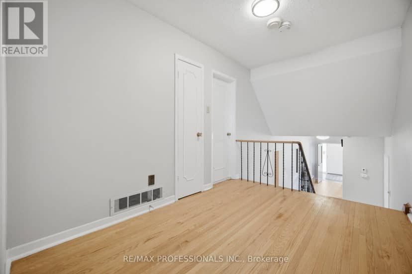 90 Peckham Avenue — photo 20 of 40