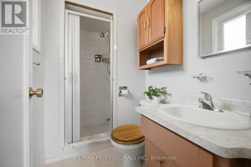 90 Peckham Avenue — photo 25 of 40