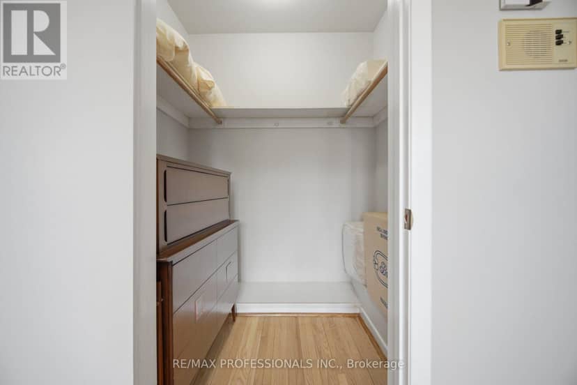 90 Peckham Avenue — photo 26 of 40