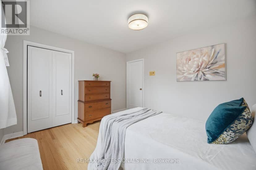 90 Peckham Avenue — photo 30 of 40