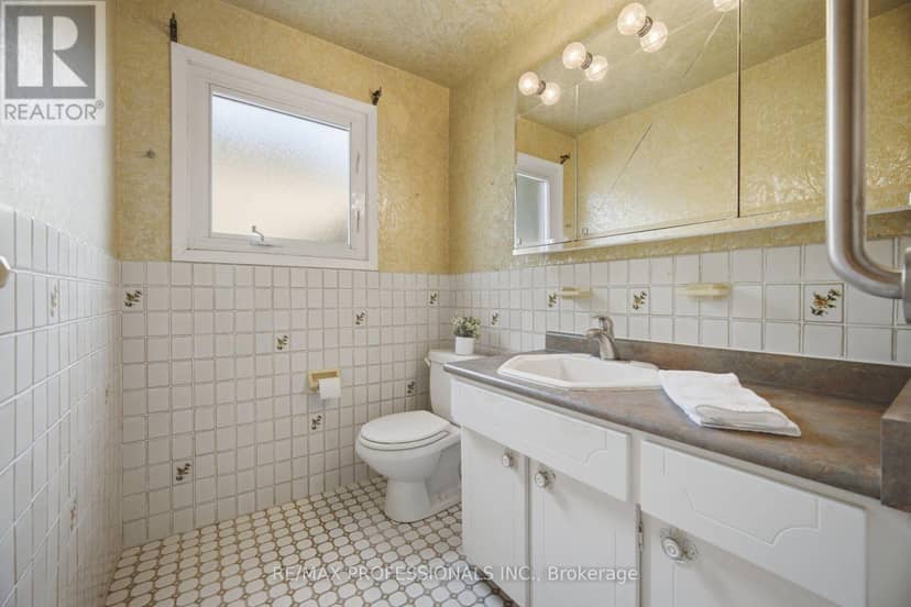 90 Peckham Avenue — photo 36 of 40