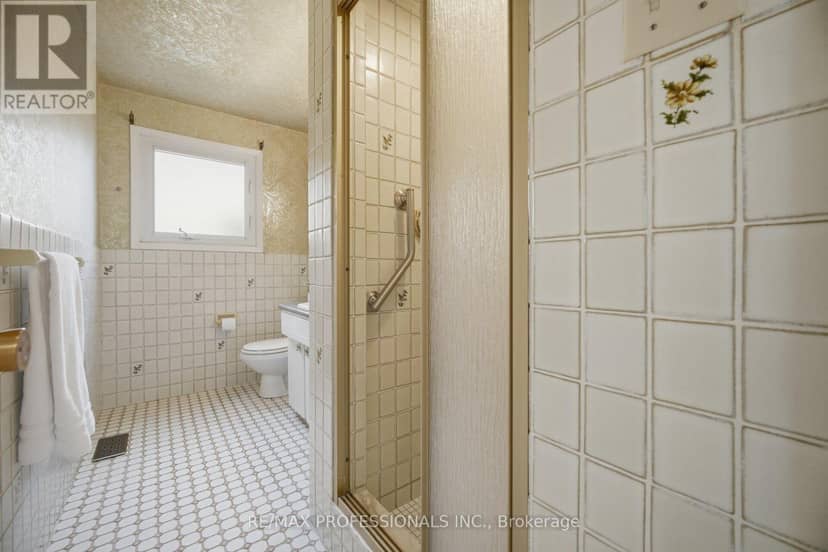 90 Peckham Avenue — photo 37 of 40