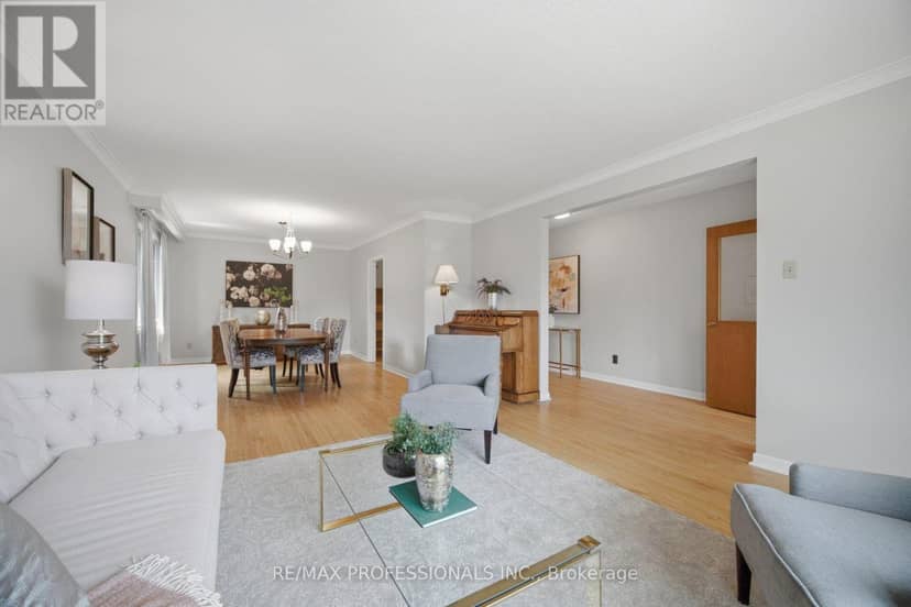 90 Peckham Avenue, Toronto, photo 5