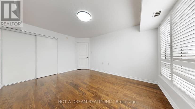 416 - 872 Sheppard Avenue W — photo 33 of 40