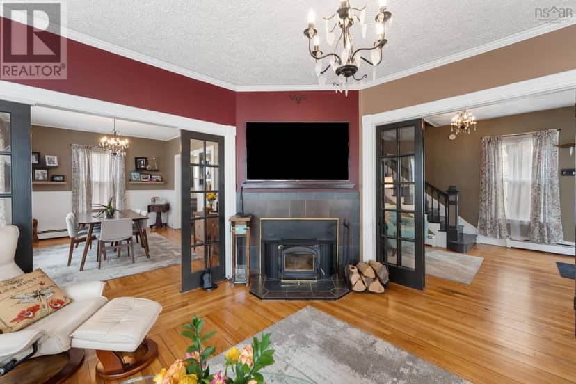 355 Granville Street — photo 10 of 33