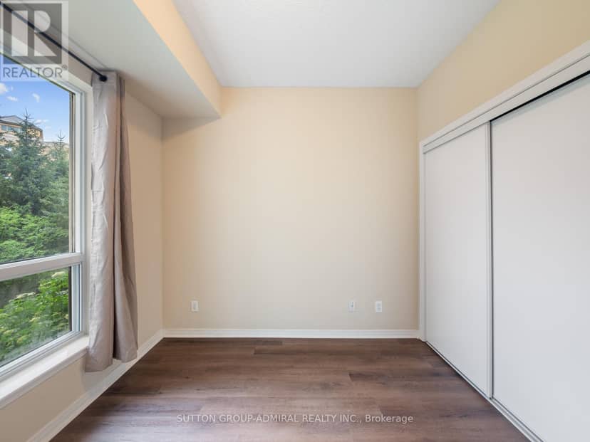215 - 1 Maison Parc Court — photo 10 of 33