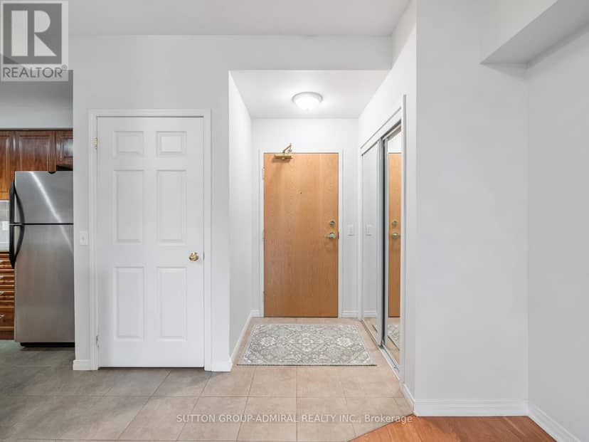215 - 1 Maison Parc Court — photo 15 of 33