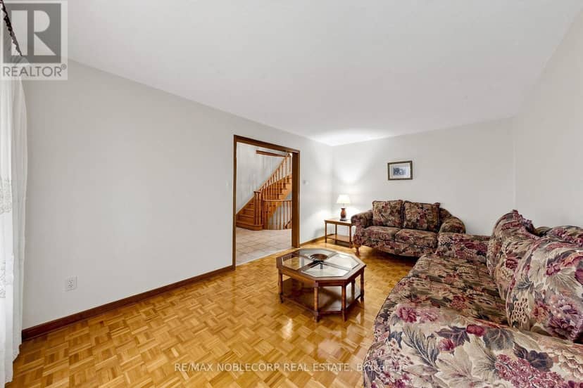 162 Venetian Crescent — photo 10 of 40