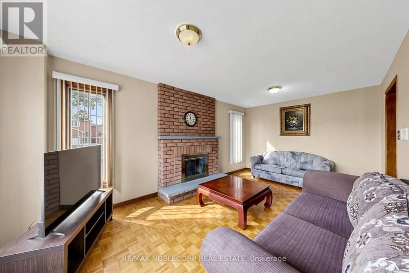 162 Venetian Crescent — photo 12 of 40