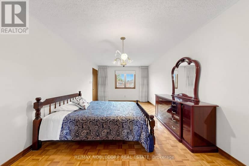 162 Venetian Crescent — photo 20 of 40