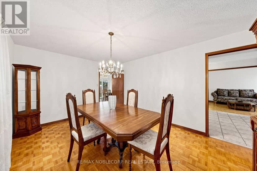 162 Venetian Crescent — photo 7 of 40