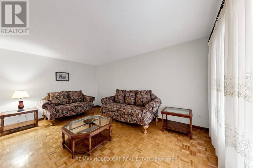 162 Venetian Crescent — photo 9 of 40