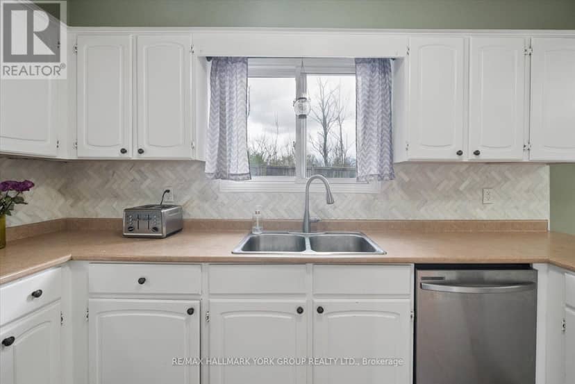 41 Laurentian Lane — photo 12 of 40