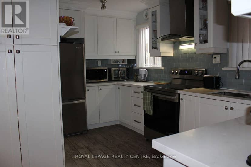 2385 Padstow Crescent — photo 7 of 31
