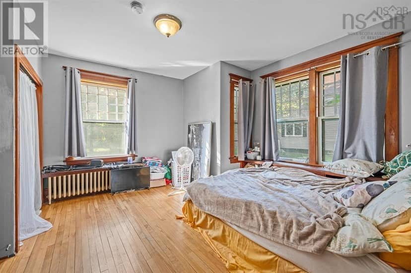 217-219 Albert Street — photo 10 of 32