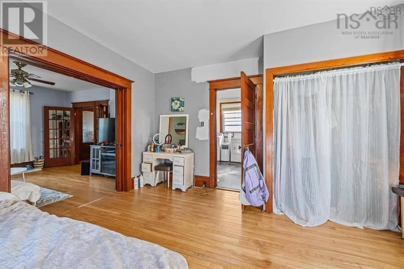 217-219 Albert Street — photo 11 of 32